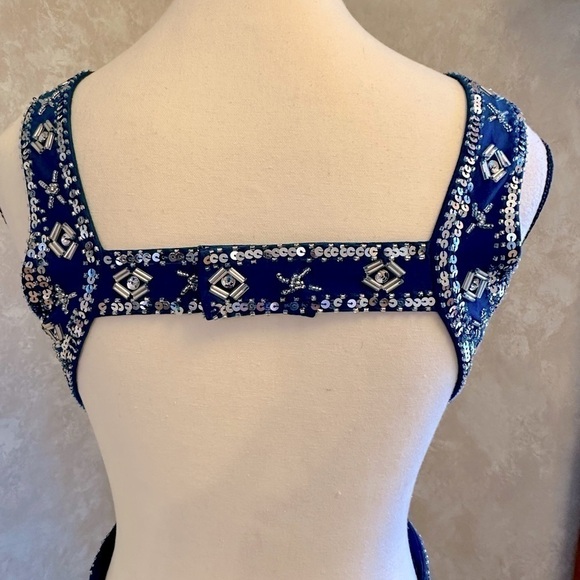 Gorgeous Betsy & Adam Formal Gown - Size 6 - Mint Condition!! - Picture 6 of 11